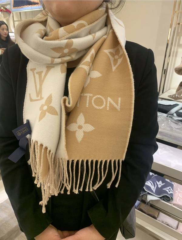 Louis Vuitton Scarf LVC00498